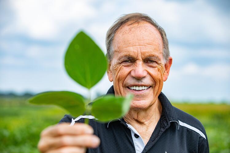 Steve Long. Photo by Fred Zwicky. Steve Long holding soybean leaf